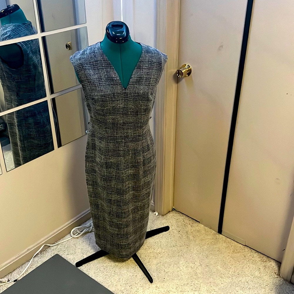 New York & Company Grey, Black and White Houndstooth Sleeveless Dress. Size 4